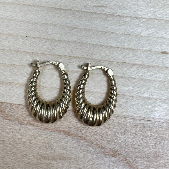 Vintage DN 14K Croissant Gold Scalloped shrimp style Hoop Earrings - Picture 8 of 9